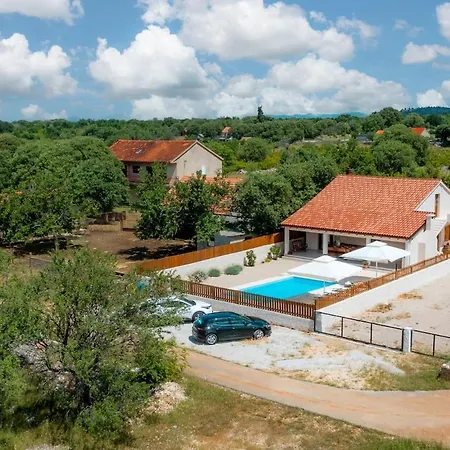 Kole Villa