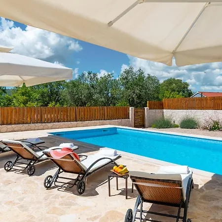 Kole Villa