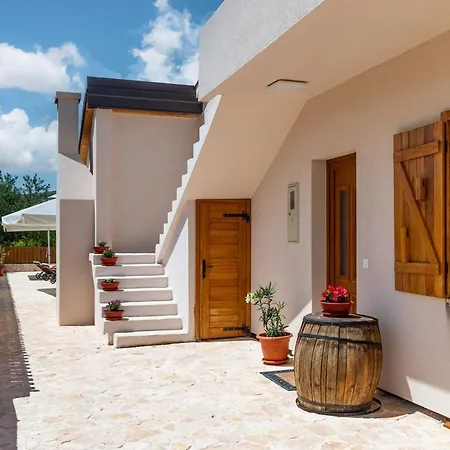 Kole Villa Radonic